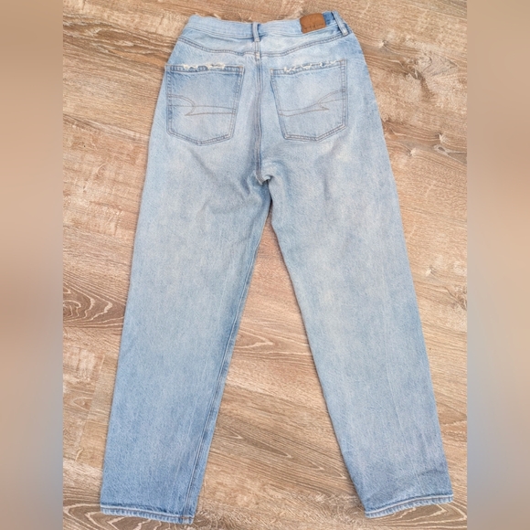 American Eagle High Rise Baggy Straight Leg Light Wash Jeans Size 4 Short - Picture 10 of 12